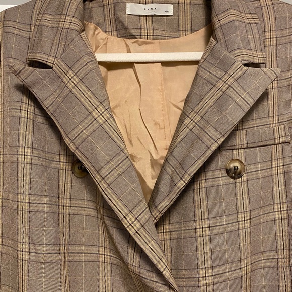 Oversized Blazer Jacket from Risqué. Tan colour in size medium. - Picture 2 of 3